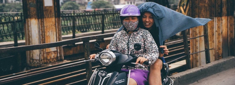Les filles sur un scooter au Vietnam - Conseils pratiques avant de partir au Vietnam